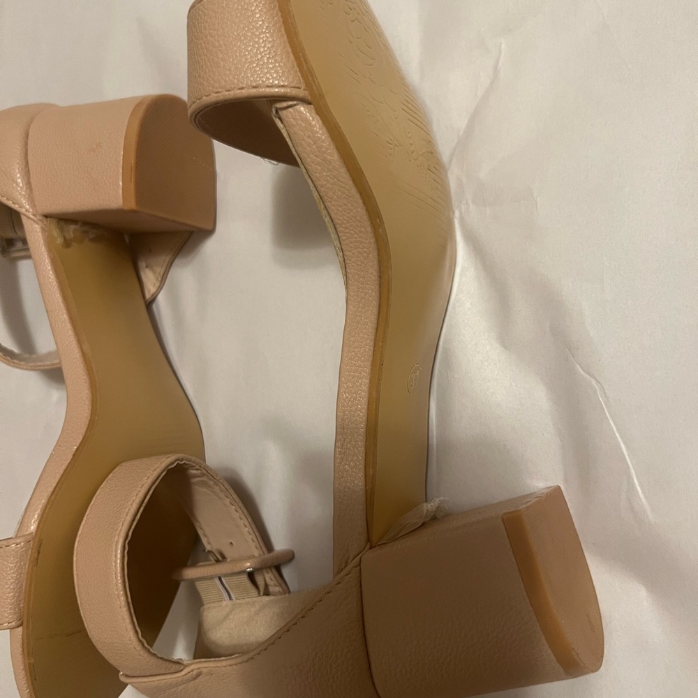 Women's Tan Heels - Picture 6 of 8